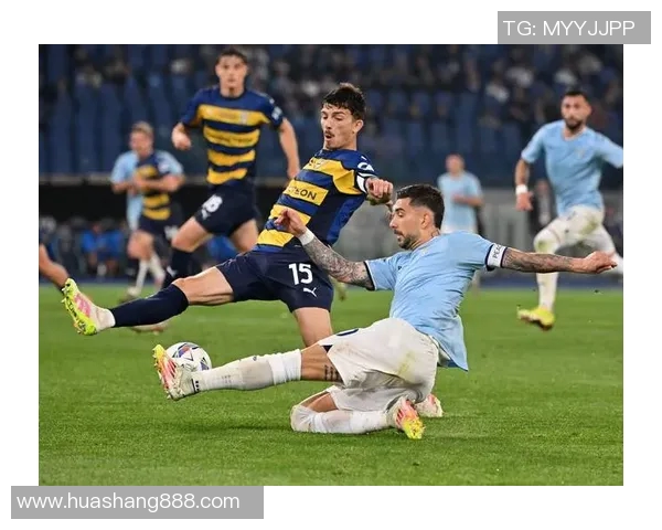 拉齐奥队与帕尔马队激战正酣谁将赢得这场意甲巅峰对决